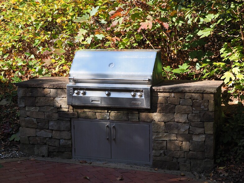 Building Photo - 100 Crab Apple Ln