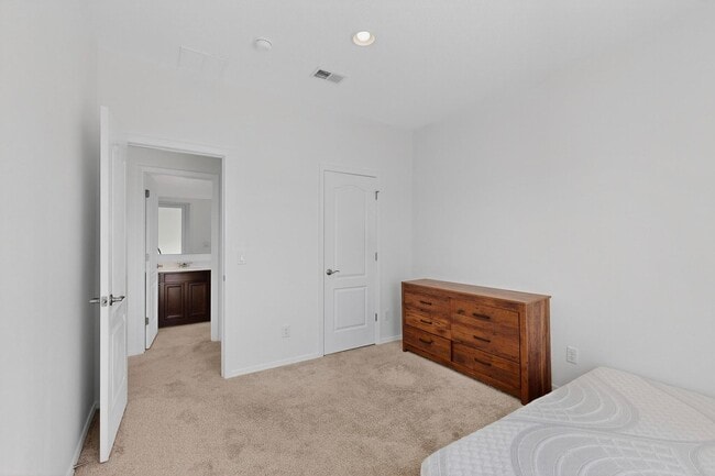 Building Photo - 108 Hue St