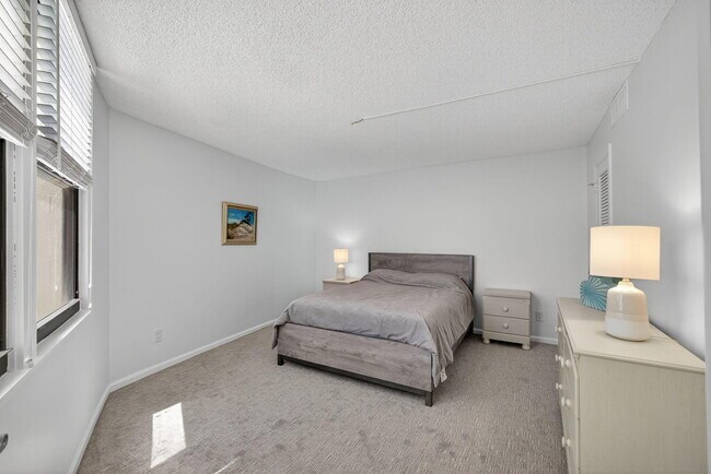 Building Photo - 2800 N Ocean Dr