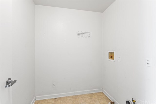 Building Photo - 359 E Memory Ln