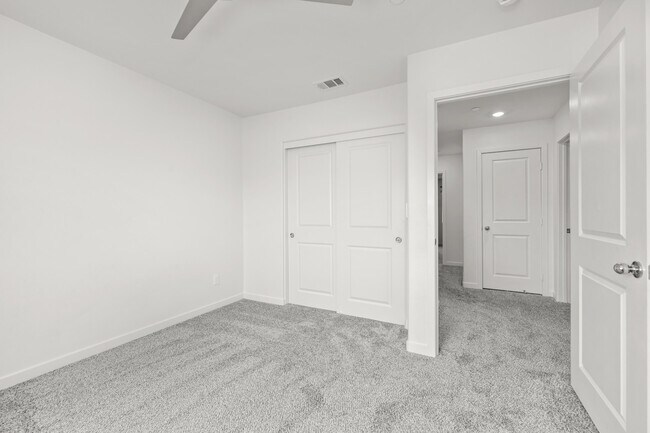 Building Photo - 80425 Enclave Ct