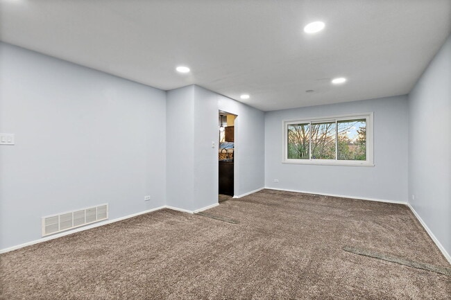 Building Photo - 1126 Tiverton Ct