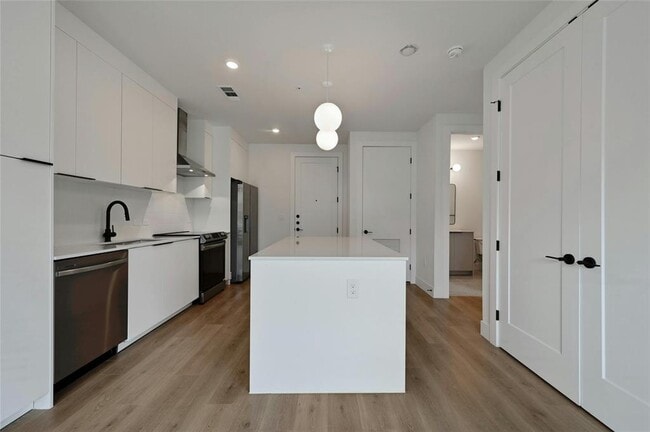 Building Photo - 1701 Simond Ave Ave