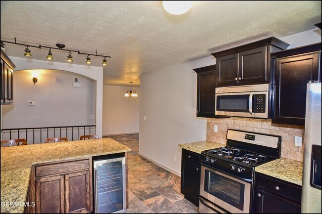 Building Photo - 703 Joe Rodriguez Dr