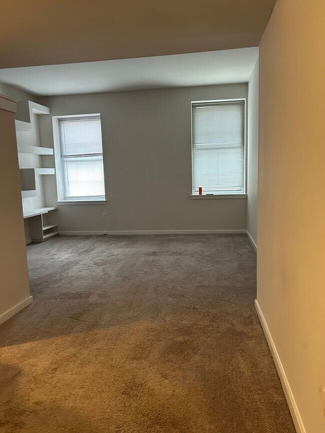 Building Photo - Bright Studio with lots of Built in shelving