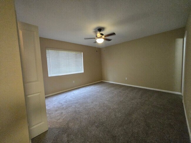 Building Photo - 2 bedroom, 2 bath/1st Floor Unit in Hawthorne Reserve