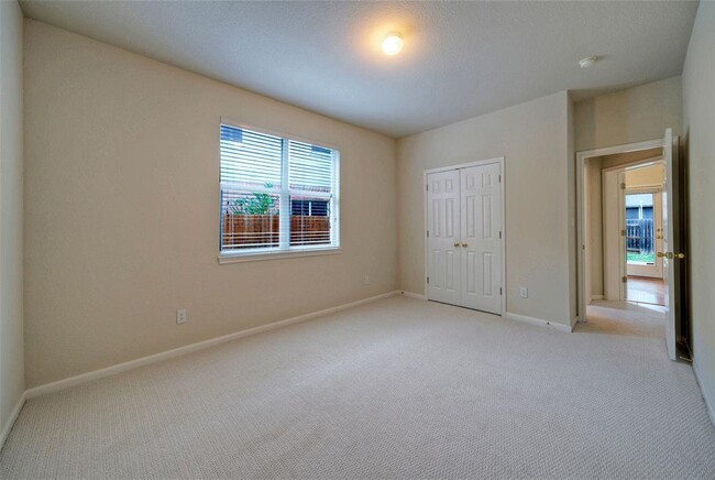 Building Photo - 2616 Henley Dr