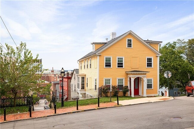 Building Photo - 34 Congdon St