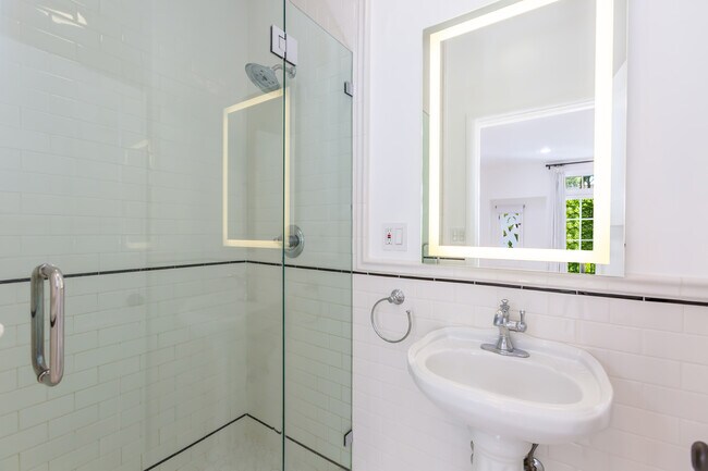 Master bathroom - 8495 Fountain Ave