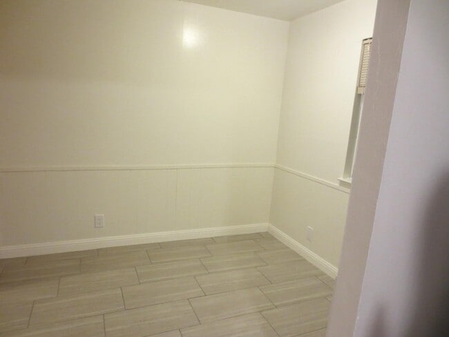 Building Photo - 670 Azara Pl