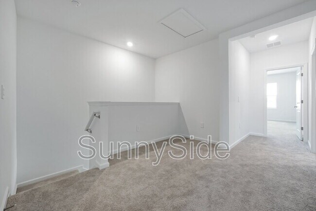 Building Photo - 2939 Maloof Dr