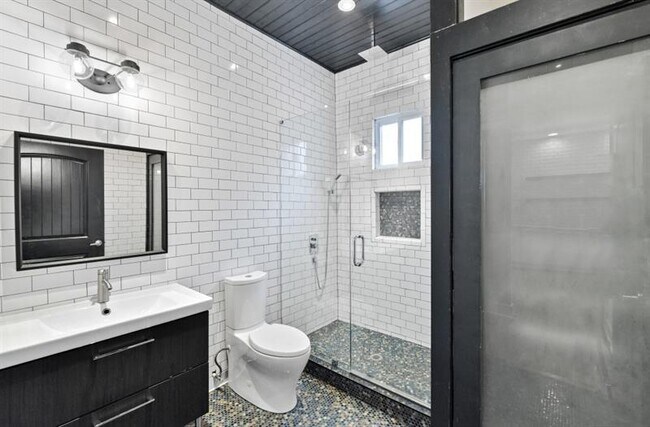 Building Photo - 632 Boulevard NE