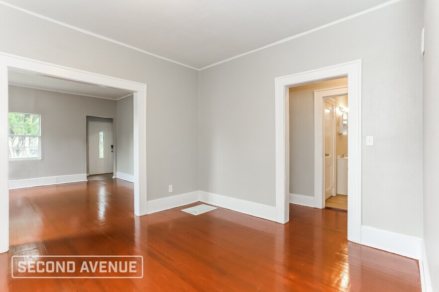 Building Photo - 6580 Sunset Dr