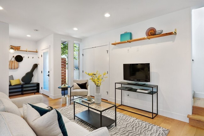 Building Photo - 2bd/1.5ba Seattle Condo