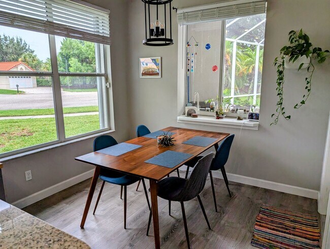 Building Photo - 3 Bed 2 bath 2 car garage pool home