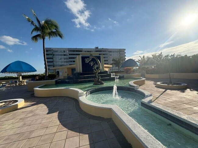 Building Photo - 7601 E Treasure Dr