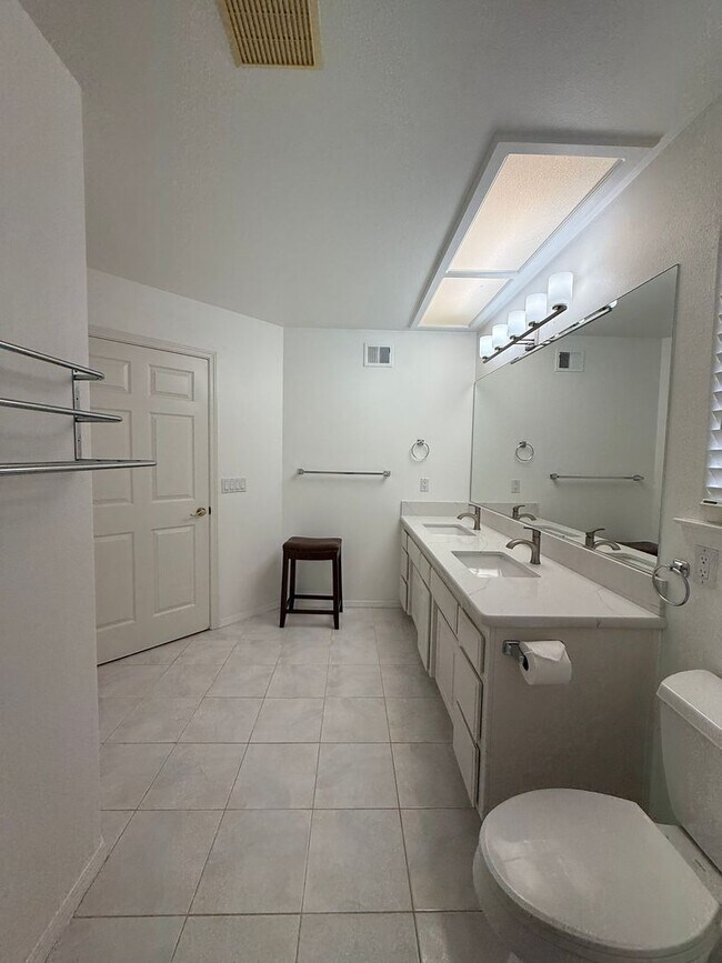 Building Photo - 2441 Iron Ridge Ct