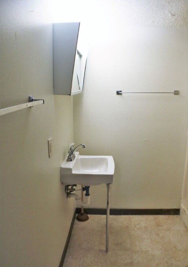 Building Photo - $1,300 | 2 Bedroom, 2.5 Bathroom House | Pet Friendly* | Available for July 1st, 2026 Move In!