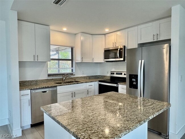 Building Photo - 2013 NE 4th Ter