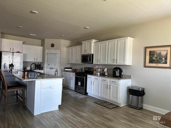 Building Photo - 12941 Sanderling Lp