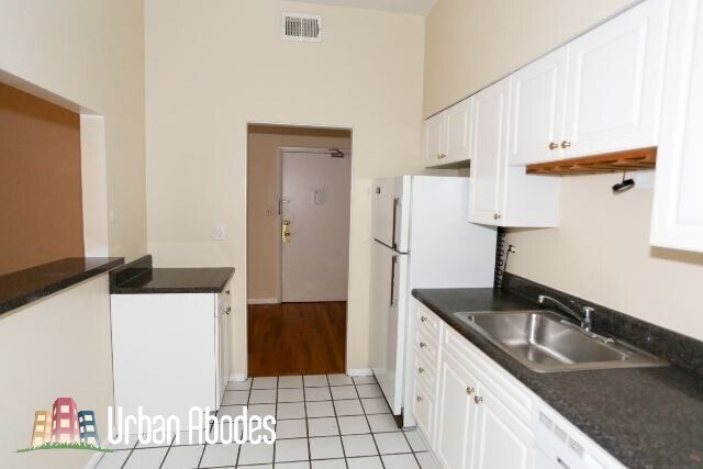 Building Photo - 1424 N Dearborn St