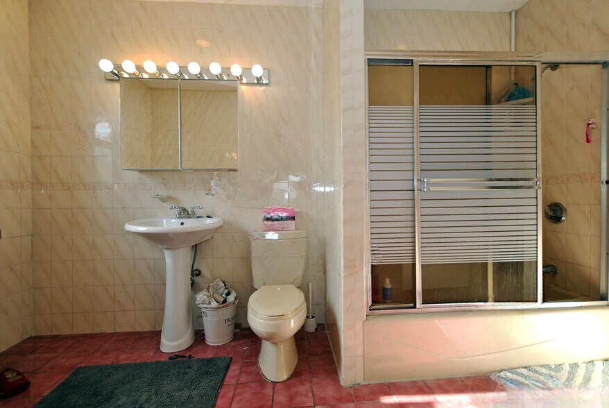 Building Photo - 215 Saint Paul St