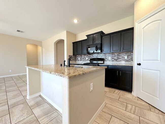 Building Photo - Northeast El Paso 4 Bed Refrig A/C!