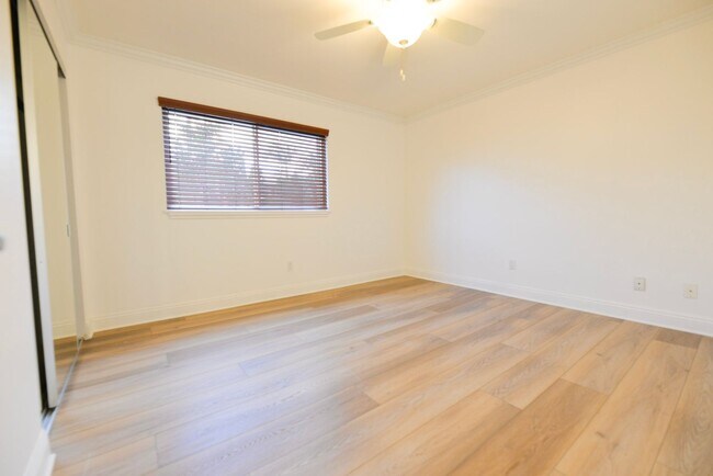 Building Photo - 251 Avenida Madrid