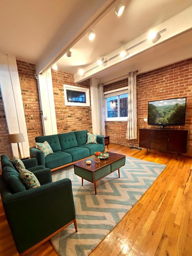 Building Photo - 1630 N Sedgwick St