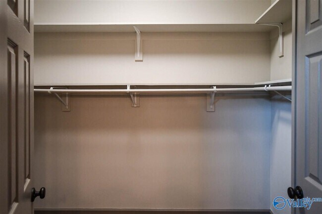 Building Photo - 101 Bridle Trce Ln