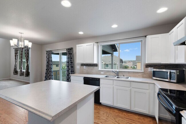 Building Photo - 3 Bedroom 2 1/2 Bath in Loveland