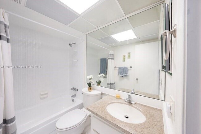 Building Photo - 3000 Riomar St