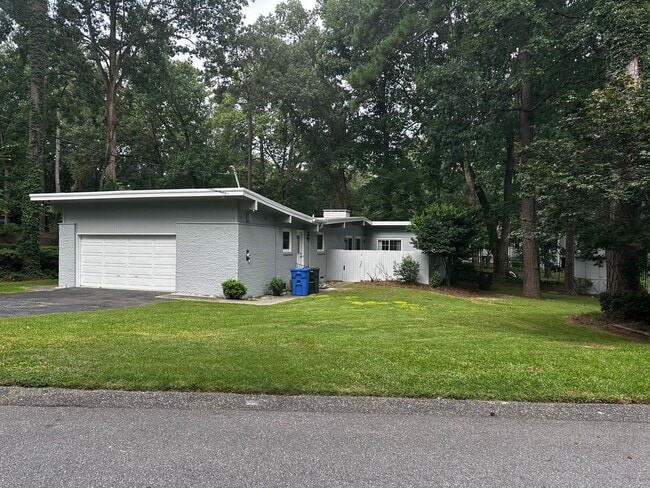 Building Photo - 3202 Cluny Dr