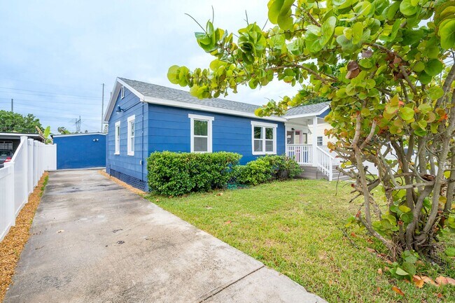 Building Photo - 2017 Oceanview Pl