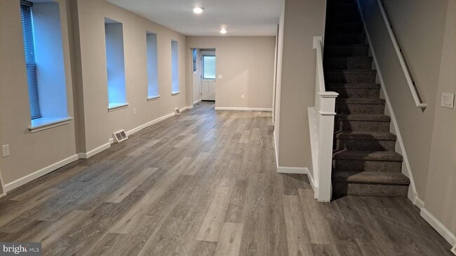 Building Photo - 606 Summit Ave