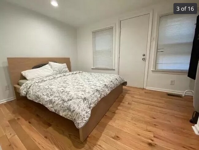 Building Photo - 2216 Summer St