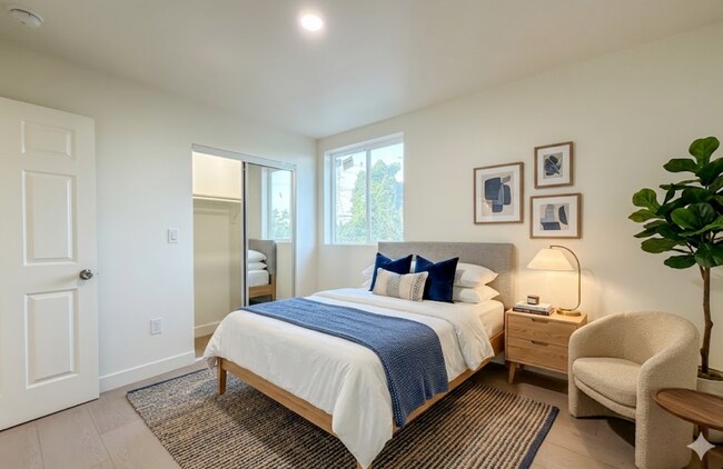 Building Photo - Brand New Luxury 4 & 5 Bed Units
