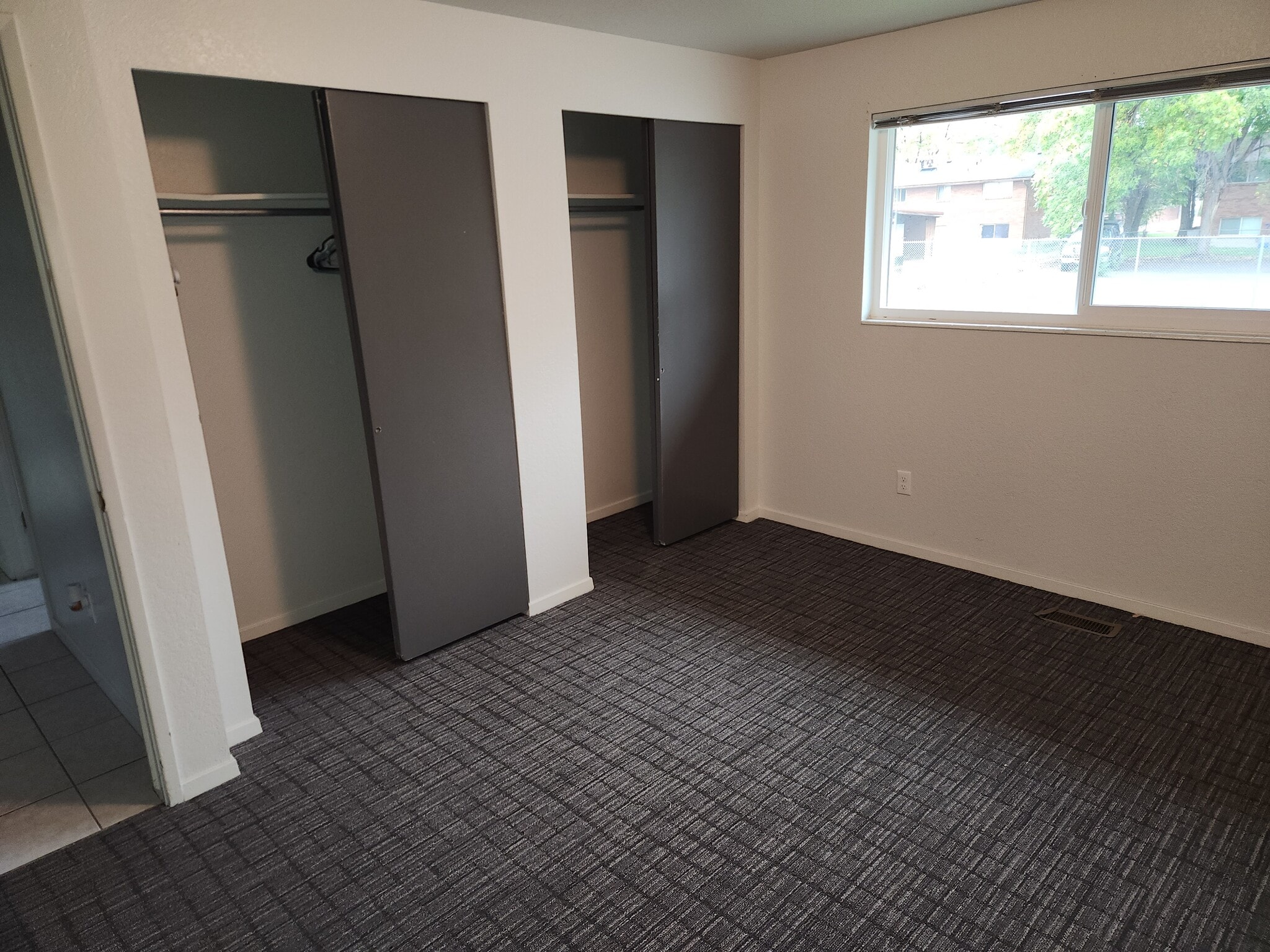 Building Photo - 852 N 50 W