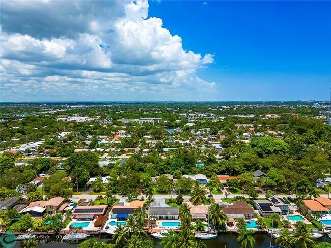 Building Photo - 1704 SW 4th Ct