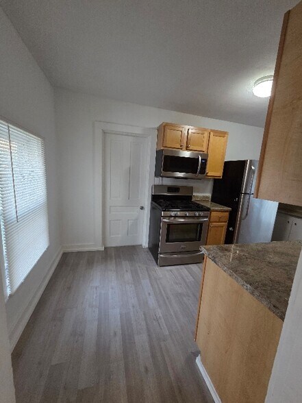Building Photo - 232 Oakley Pl NE
