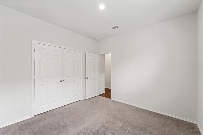 Building Photo - 5618 Downie Draw Ranch Trail