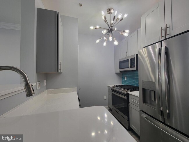 Building Photo - 4850 Eisenhower Ave