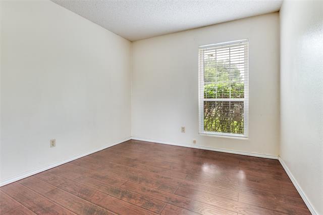 Building Photo - 528 Lester St