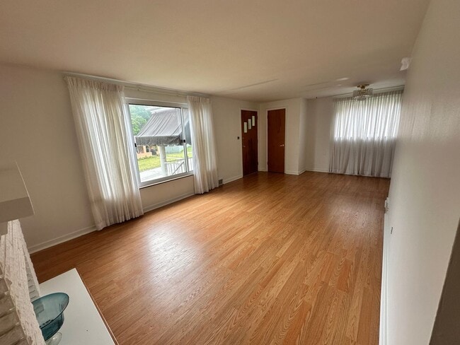 Building Photo - Homestead / Munhall - 2+ BR Single Family Home, AC, Garage, Yard, Bonus!