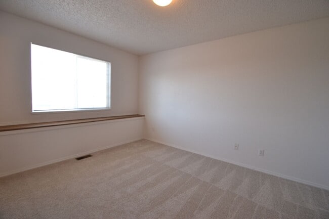 Building Photo - Newly Remodeled 3 Bedroom!