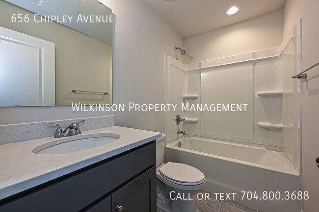 Building Photo - 3-Bedroom Townhouse with Proximity to Char...