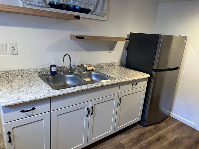 Building Photo - 236 Oak Terrace