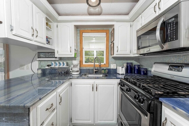 Building Photo - 793 E Oyster Dr