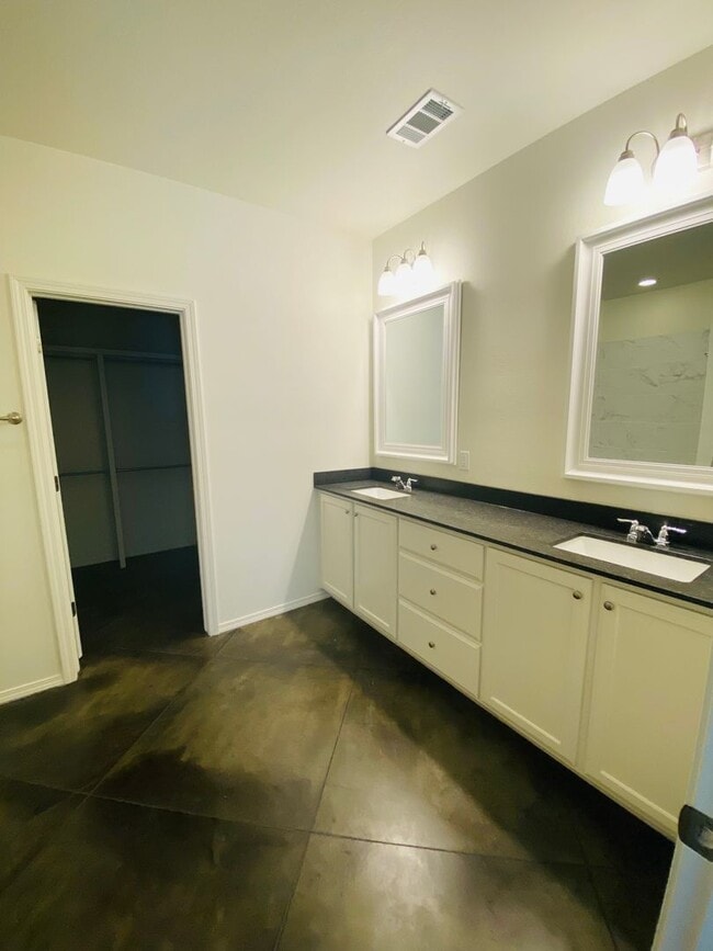 Building Photo - Stunning New 3/2 Townhomes