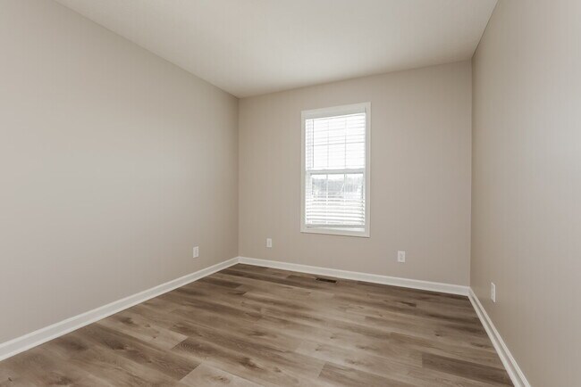 Building Photo - 318 Gallop Ln